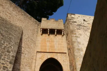 puerta del castillo de denia