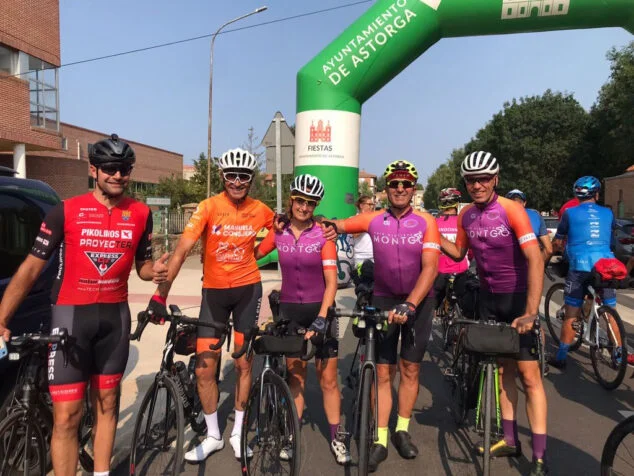 Imagen: Ciclistas de Dénia en la Super Brevet Asturica Augusta