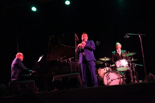 Guillaume Nouax deslumbra en Torrecremada con su swing y jazz de Nueva Orleans 18 concierto de guillaume nouax en denia 02