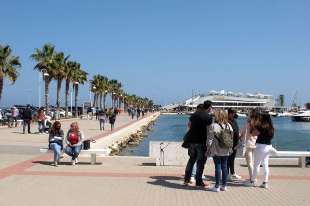 Imagen: Paseo de la escollera norte de Dénia