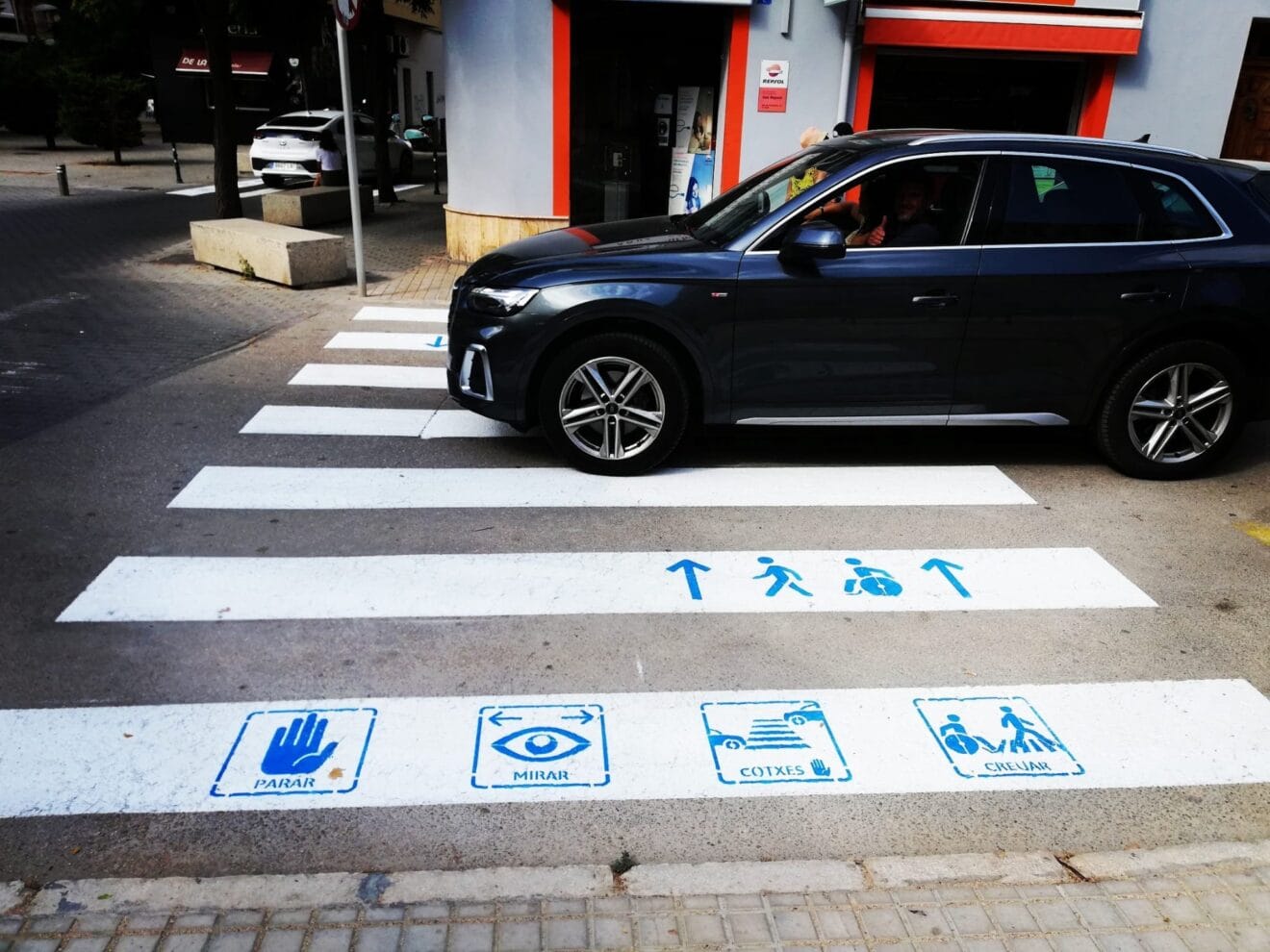 Paso de peatones adaptado para personas con Trastorno del Espectro Autista en Dénia