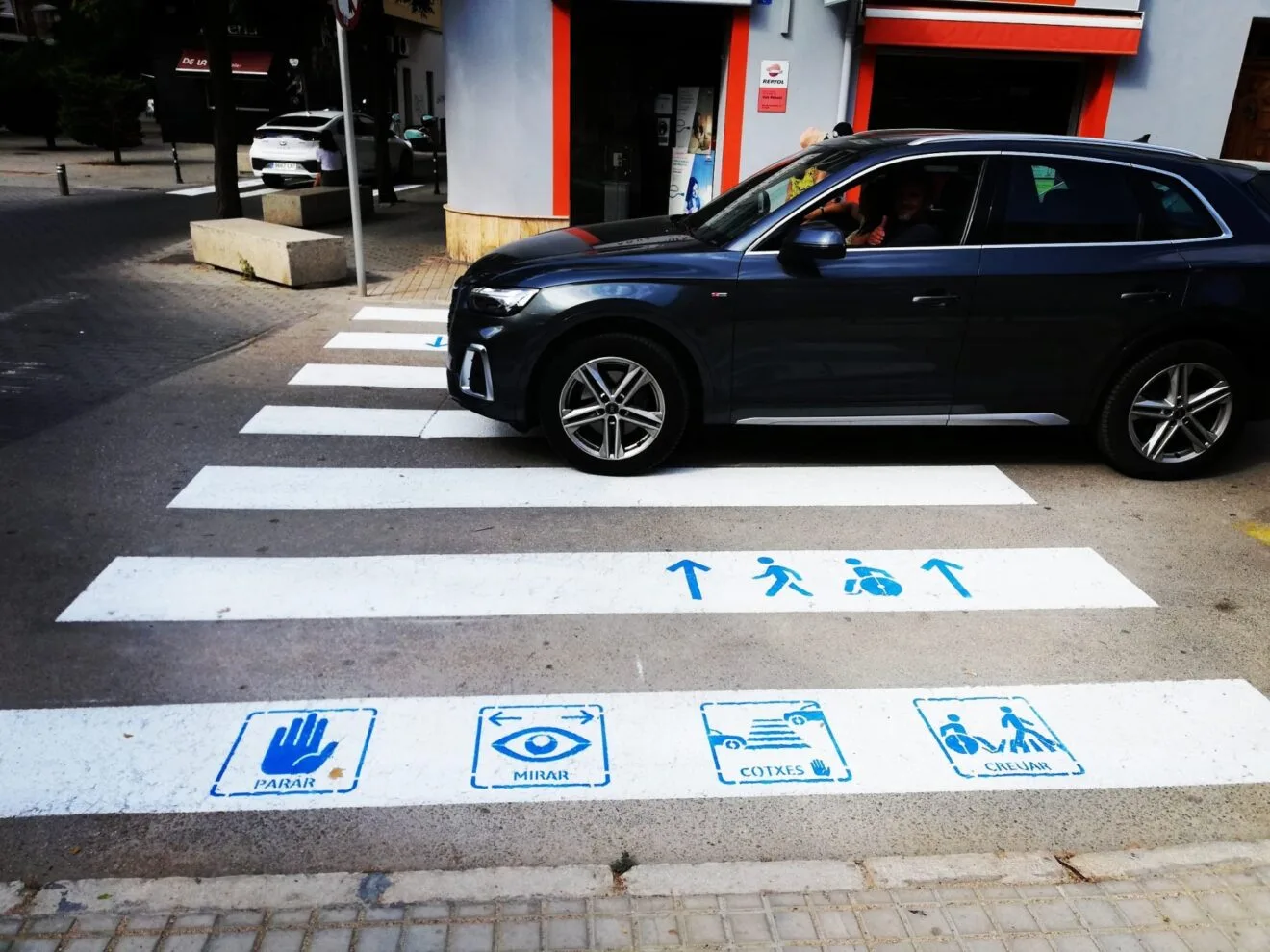 Paso de peatones adaptado para personas con Trastorno del Espectro Autista en Dénia