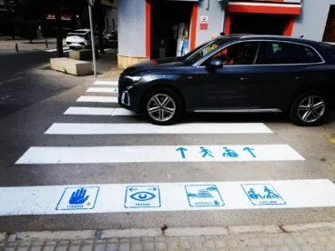 pas de vianants adaptat per a persones amb trastorn de l'espectre autista a denia