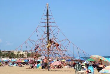 Pirámide elástica de la playa El Raset