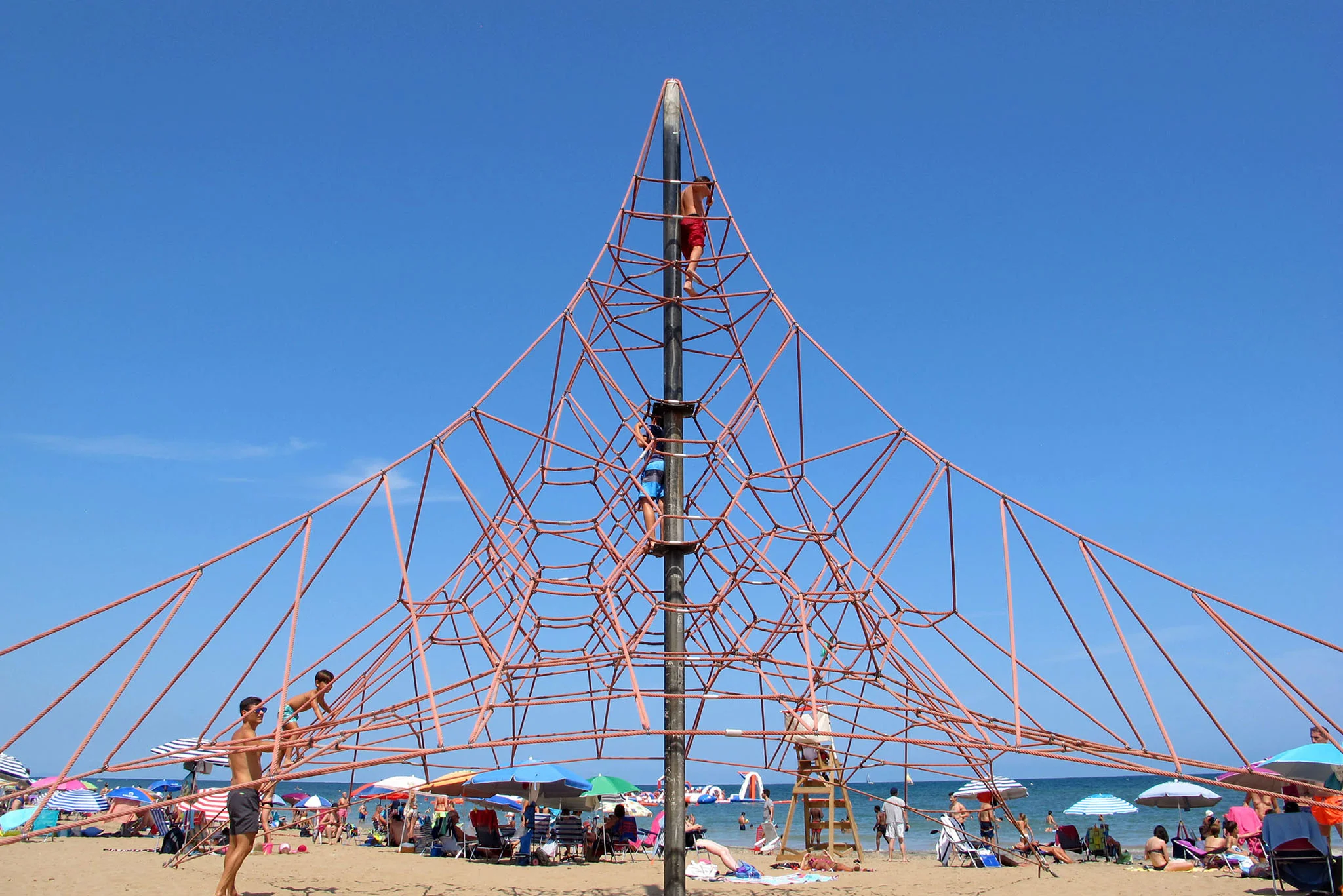 Pirámide elástica de la playa Punta del Raset