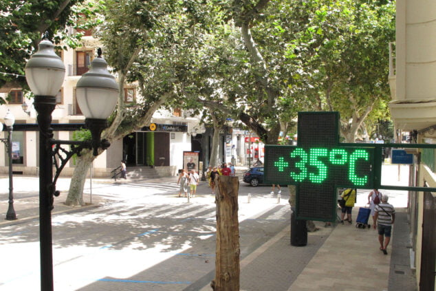 Image: Thermometer of a pharmacy in Marqués de Campo