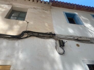 Cableado antiestético en las fachadas