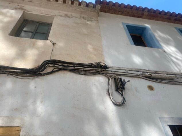 Imagen: Cableado antiestético en las fachadas