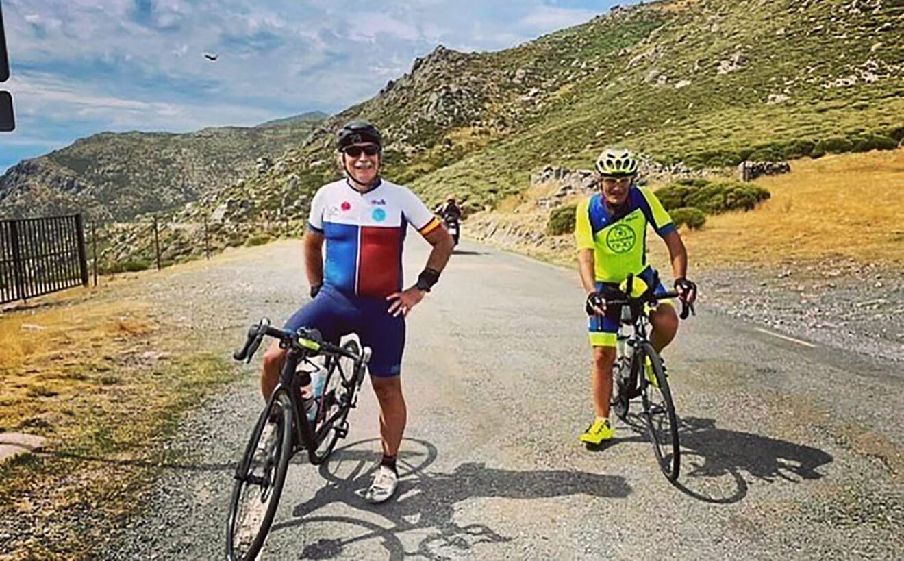 Ciclistas del club celebrando el centenario del Brevet