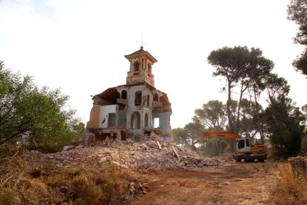 demolicion de la finca sencc83orial de les rotes 06