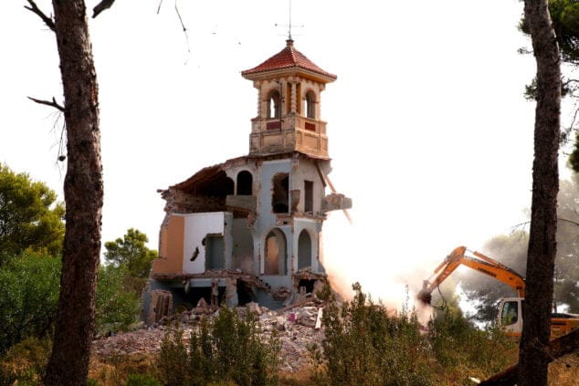 demolicion de la finca sencc83orial de les rotes 09