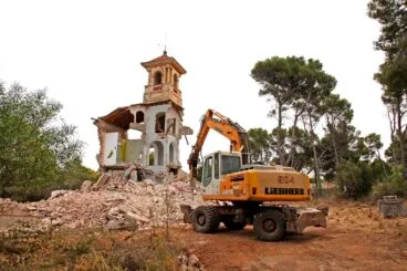 Demolición de la finca señorial de Les Rotes 13