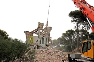 Demolición de la finca señorial de Les Rotes 32
