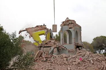 Demolición de la finca señorial de Les Rotes 33