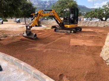 escavadora durante las obras del bosc de diana