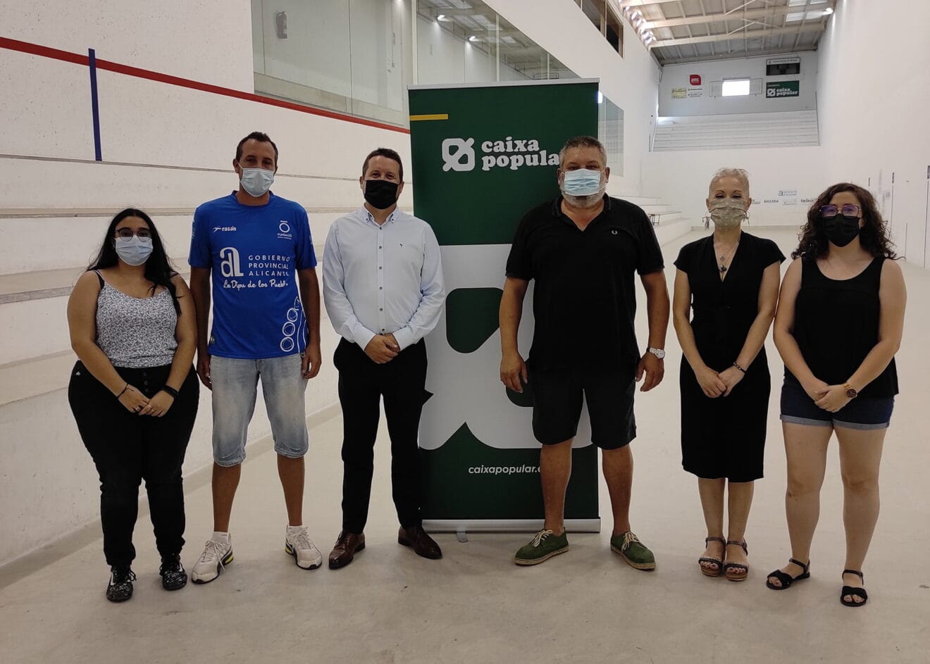 Firma del convenio de colaboración entre el Club de Pilota Valencia de Dénia y Caixa Popular