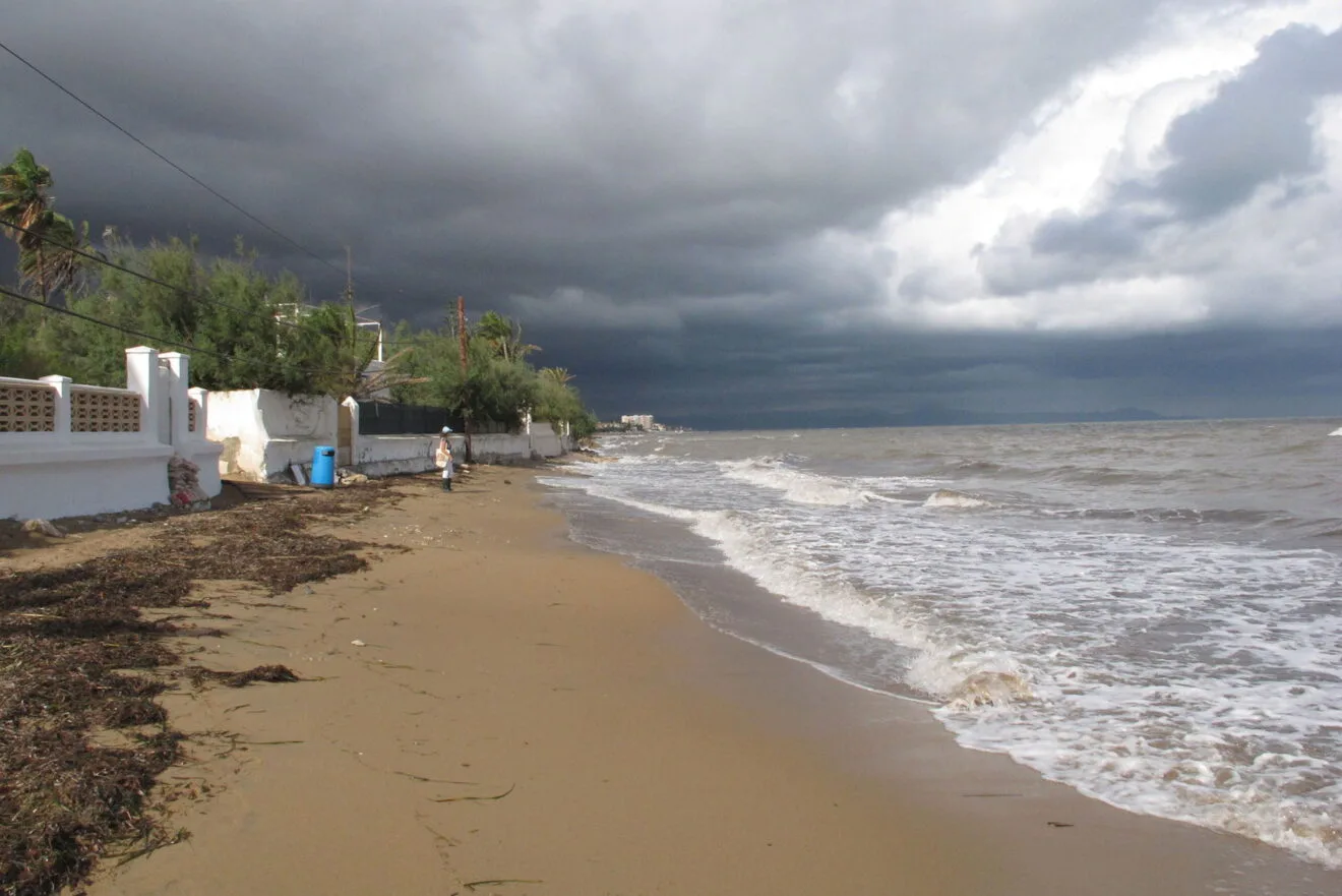 Línea de costa cada vez más cerca de las casas