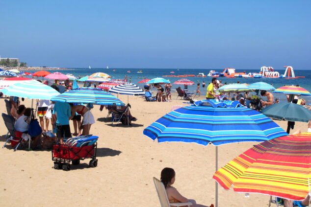 Imagen: Playas de Dénia llenas este verano 2021