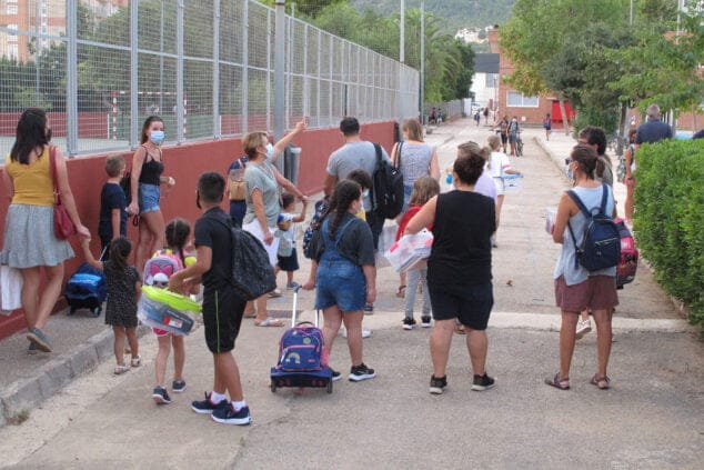 los alumnos dianenses se reencuentran con sus compancc83eros y profesores