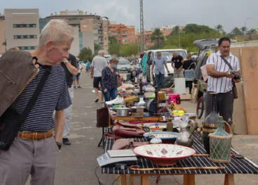 Mercado de antigüedades en la explanada de Torrecremada