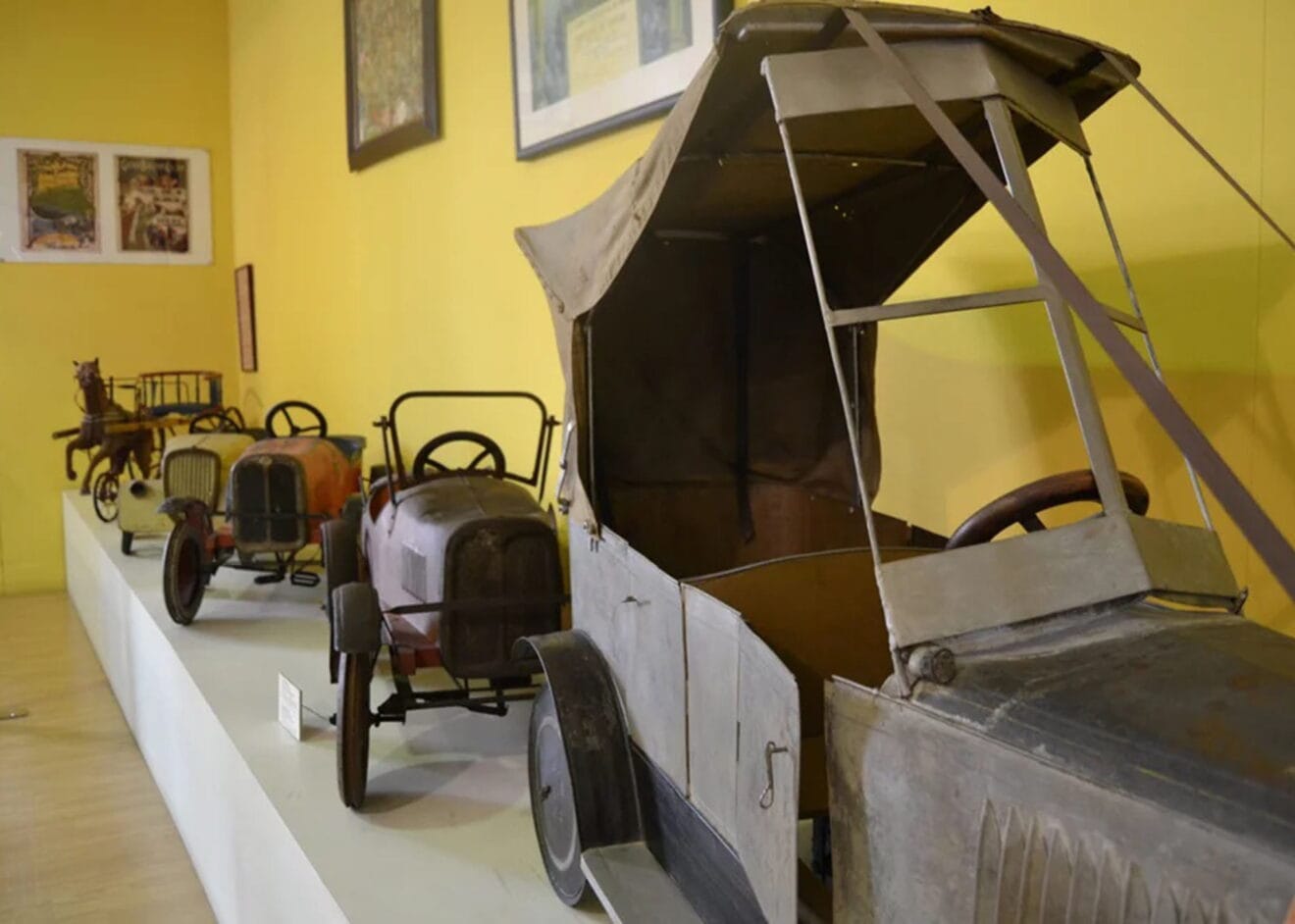 Muestra de juguetes de época en el Museu del Joguet dianense