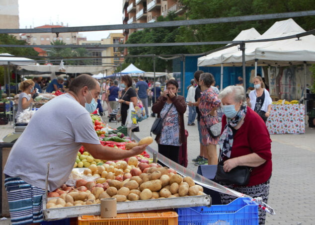 Imagen: Parada en el mercado de fruta y verdura de Dénia