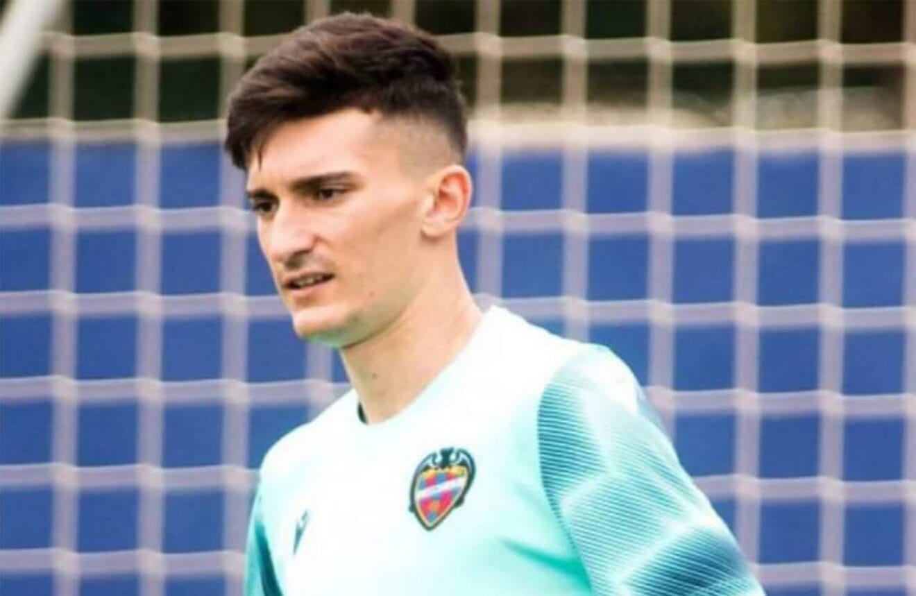 Pepelu con la camiseta del levante UD