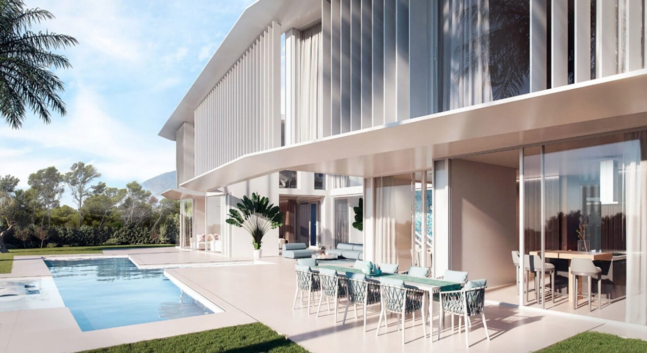 Piscina frente a una lujosa villa que se construirá en Dénia