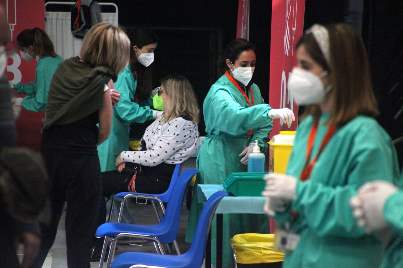 Primer día de vacunación masiva en Dénia