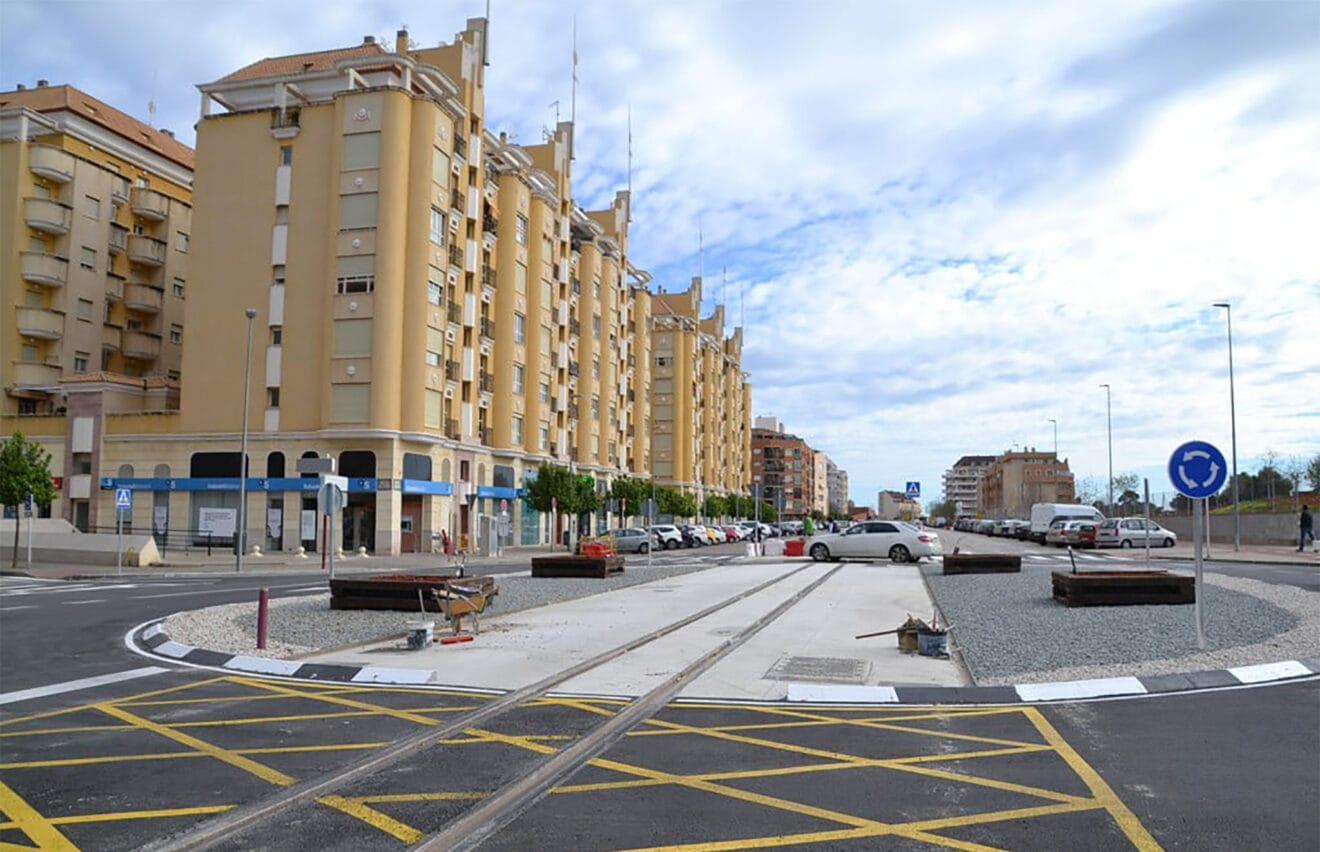 Rotonda de la avenida Joan Fuster, por donde circulará el tranvía