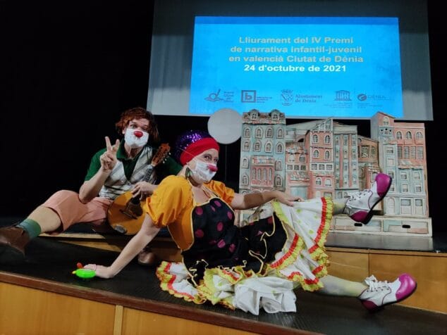 Francesc Gisbert i Muñoz gana el IV Premio de narrativa infantil-juvenil en valencià Ciutat de Dénia 2021 2 Imagen: Actuación de títeres