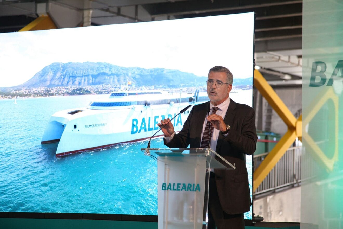 Adolfo Utor durante la presentación del Elanor Roosevelt