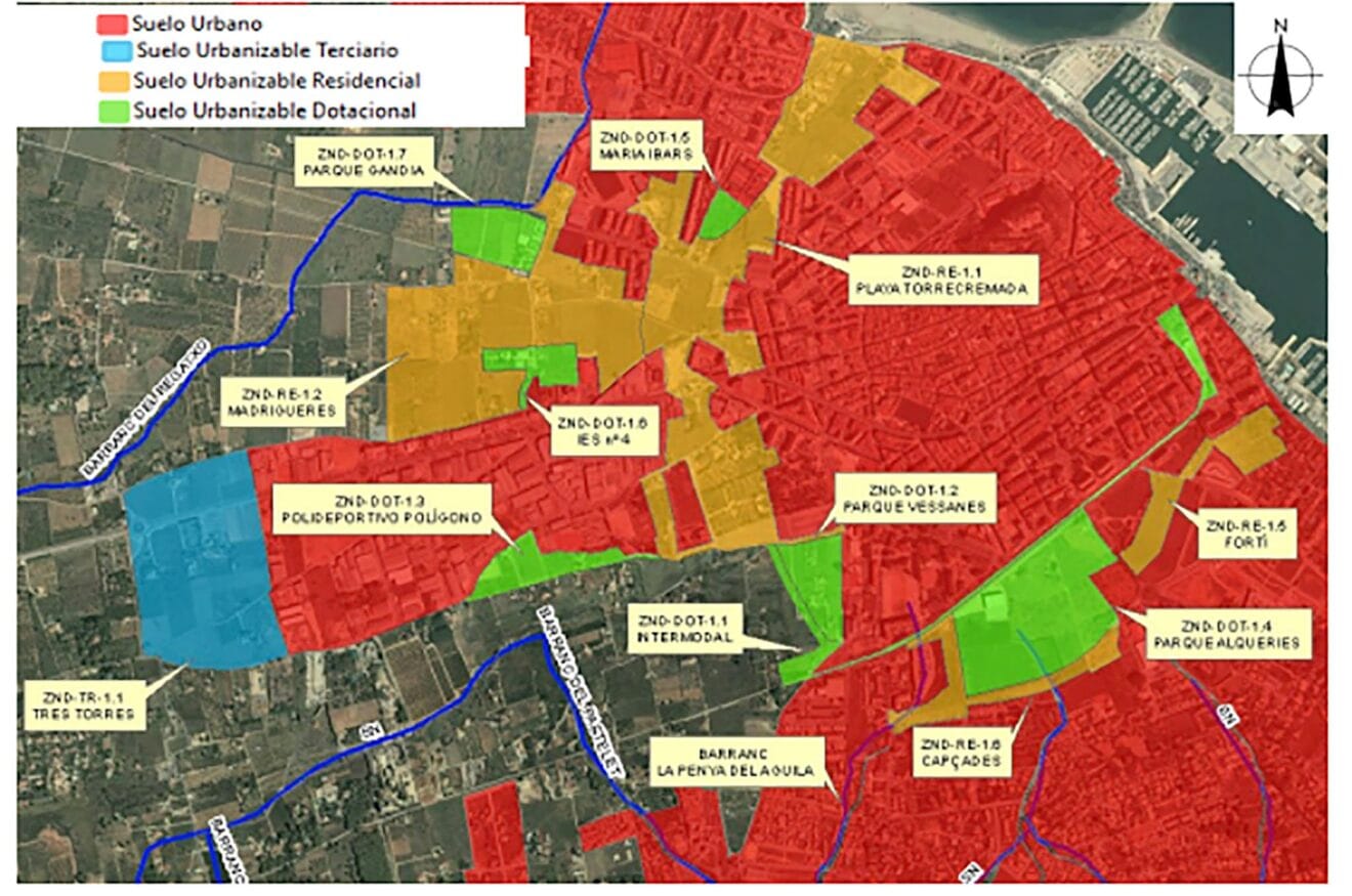 Ámbito del PGE en el áea urbana de dénia con indicación de los cauces existentes, en el informe de 2019