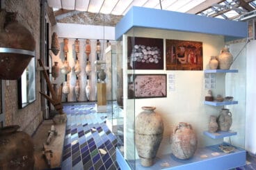 Cántaros, jarrones y sondas encontradas en el mar