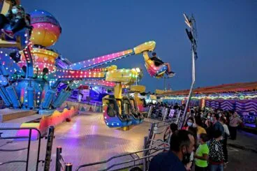 Cola para subirse a una de las atracciones