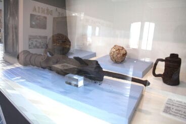 Cuarto de culebrina o falconete, de recámara postiza, y proyectiles de obús