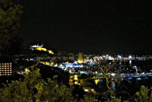 Imagen: Dénia iluminada durante la noche
