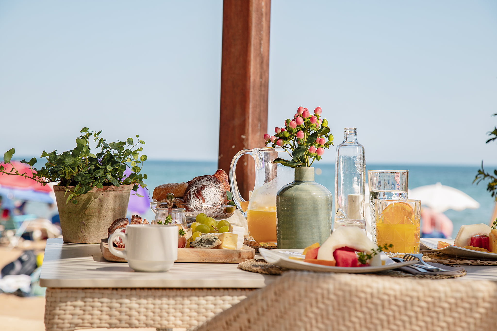 Desayuno con vistas al mar en Hotel Los Ángeles
