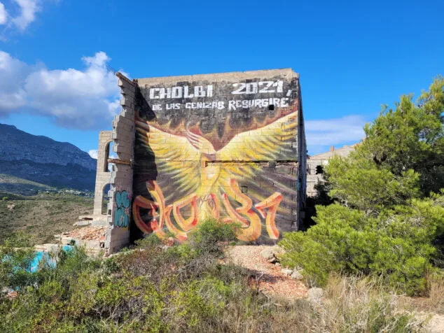 el pueblo fantasma de denia se llena de murales 01