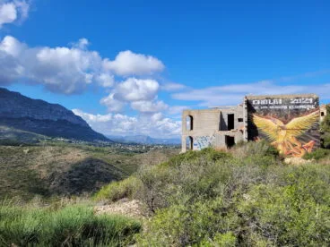 El Pueblo Fantasma de Dénia se llena de murales 04