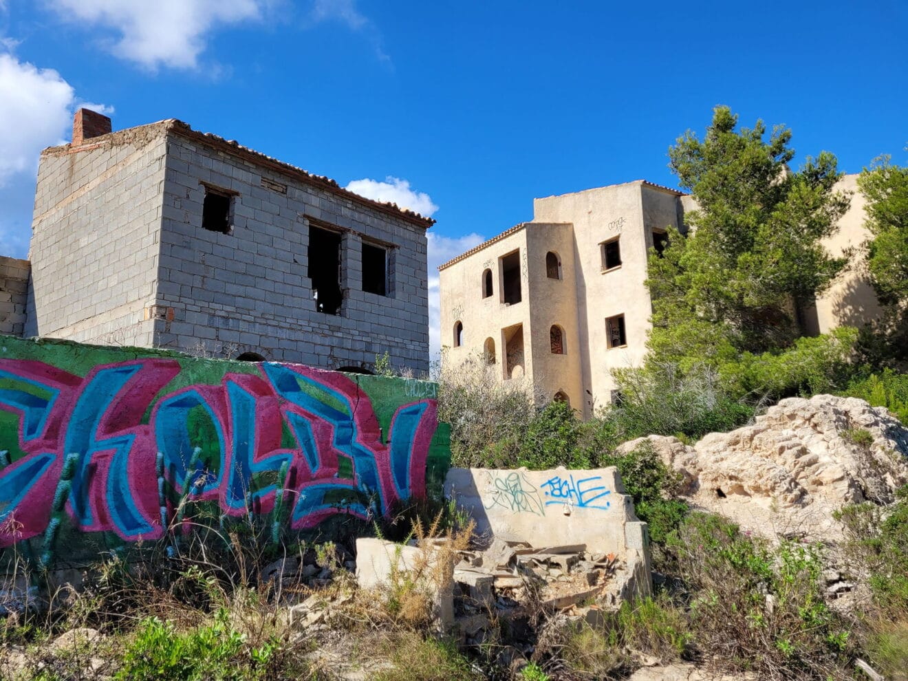 El Pueblo Fantasma de Dénia se llena de murales 09