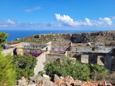 El Pueblo Fantasma de Dénia se llena de murales 12