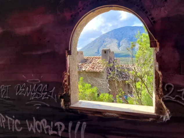 el pueblo fantasma de denia se llena de murales 20