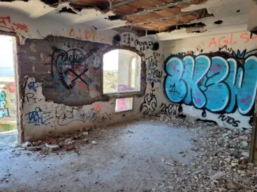 El Pueblo Fantasma de Dénia se llena de murales 24