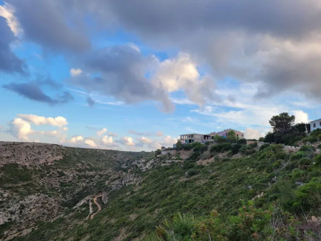 el pueblo fantasma de denia se llena de murales 35
