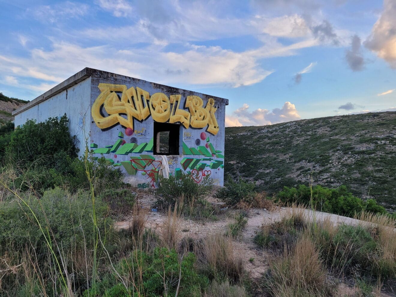 El Pueblo Fantasma de Dénia se llena de murales 37