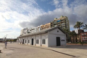 Fachada exterior trasera del Museu de la Mar