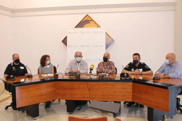 La Policía Local de Dénia, pionera en la formación para atender los casos de delitos de odio contra el colectivo LGTBI 1 Imagen: Presentación de la formación para la policía local de Dénia