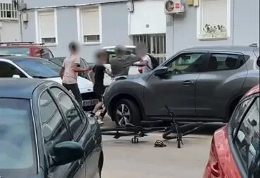 pelea en la calle pintor llorens de denia