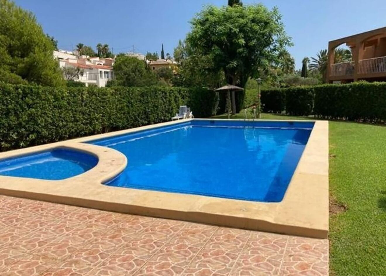 Piscina comunitaria en adosado de Inmoden Inmobiliaria